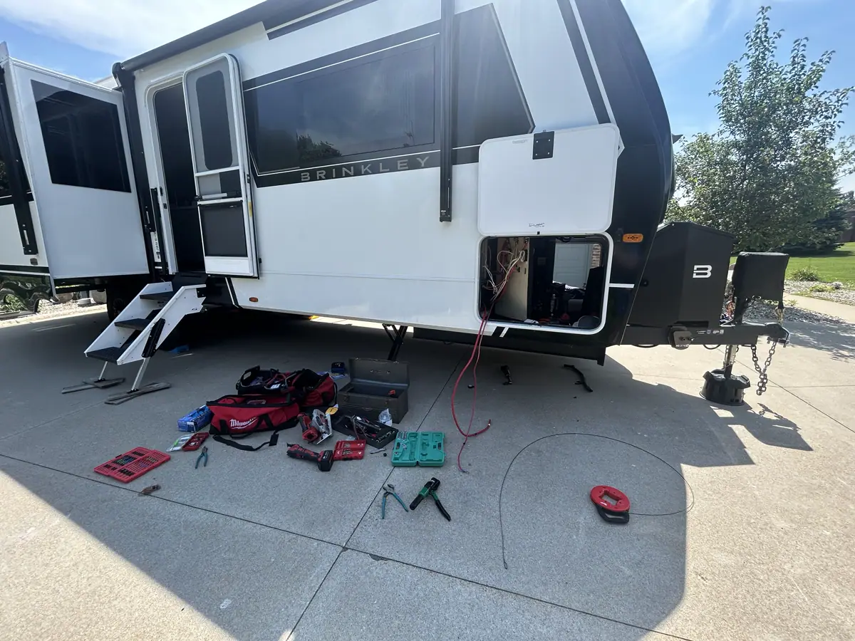 Brinkley fifth-wheel driveway electrical bay service